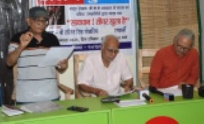 इंदिरानगर सेक्टर-8 में अलग दुनिया संस्था की ओर से कार्यालय सभागार में नाटक का मंचन हुआ। 