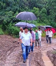 कुटलैहड़ के पलाहटा पंचायत में भूस्खलन से प्रभावित मकान। संवाद कुटलैहड़ के पलाहटा पंचायत में भूस्खलन से प्रभावित मकान। संवाद