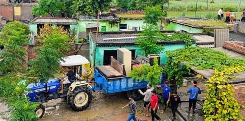 परीक्षितगढ खादर क्षेत्र में गांव मीरपुर साधोनागंल में गंगा का कटान के संबंध में ब्लाक प्रमुख व परीक्षितगढ खादर क्षेत्र में गांव मीरपुर साधोनागंल में गंगा का कटान के संबंध में ब्लाक प्रमुख व