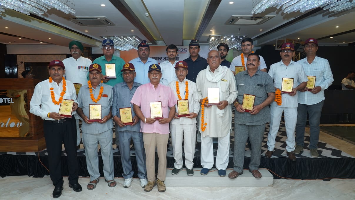 अमर उजाला मां तुझे प्रणाम वीरोंं को नमन कार्यक्रम में नृत्य की प्रस्तुति देते गुरु ब्रह्मानंद स अमर उजाला मां तुझे प्रणाम वीरोंं को नमन कार्यक्रम में नृत्य की प्रस्तुति देते गुरु ब्रह्मानंद स