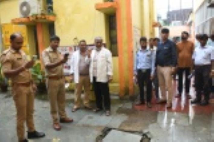 घटनास्थल की जांच करते पुलिस कर्मी और मृतक सुखदेव सिंह की फाइल फोटो। घटनास्थल की जांच करते पुलिस कर्मी और मृतक सुखदेव सिंह की फाइल फोटो।