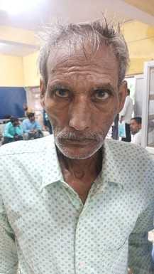 जिला अस्पताल में भरे पानी के बीच गुजरते लोग। संवाद जिला अस्पताल में भरे पानी के बीच गुजरते लोग। संवाद