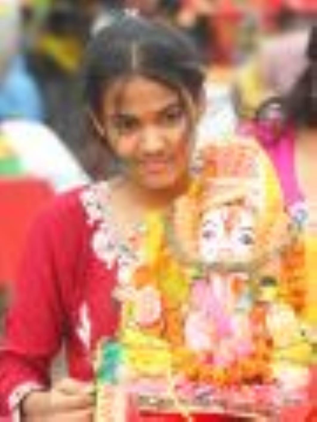 कहीं बप्पा को छप्पन भोग अर्पित किए जा रहे हैं, तो कहीं नगर भ्रमण के दौरान भक्तों पर फूलों की वर कहीं बप्पा को छप्पन भोग अर्पित किए जा रहे हैं, तो कहीं नगर भ्रमण के दौरान भक्तों पर फूलों की वर