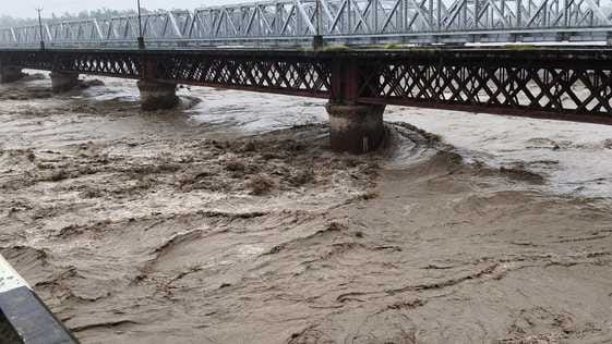 कलानौर के पास यमुना के किनारे पर हुआ कटाव। संवाद