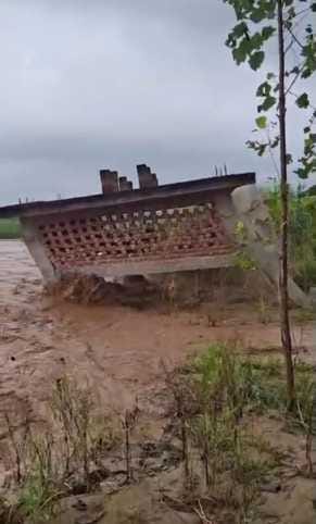 कलानौर के पास यमुना के किनारे पर हुआ कटाव। संवाद