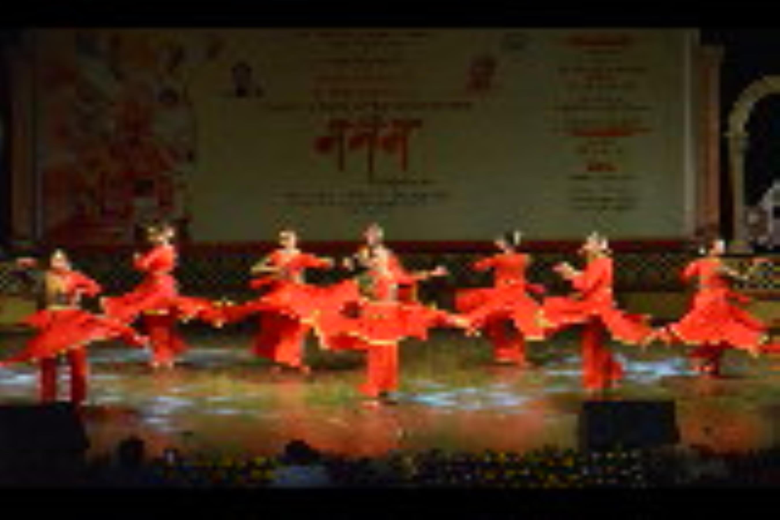 लखनऊ, बनारस और जयपुर घराने के कलाकारों ने प्रस्तुतियों से दर्शकों का दिल जीत लिया। लखनऊ, बनारस और जयपुर घराने के कलाकारों ने प्रस्तुतियों से दर्शकों का दिल जीत लिया।