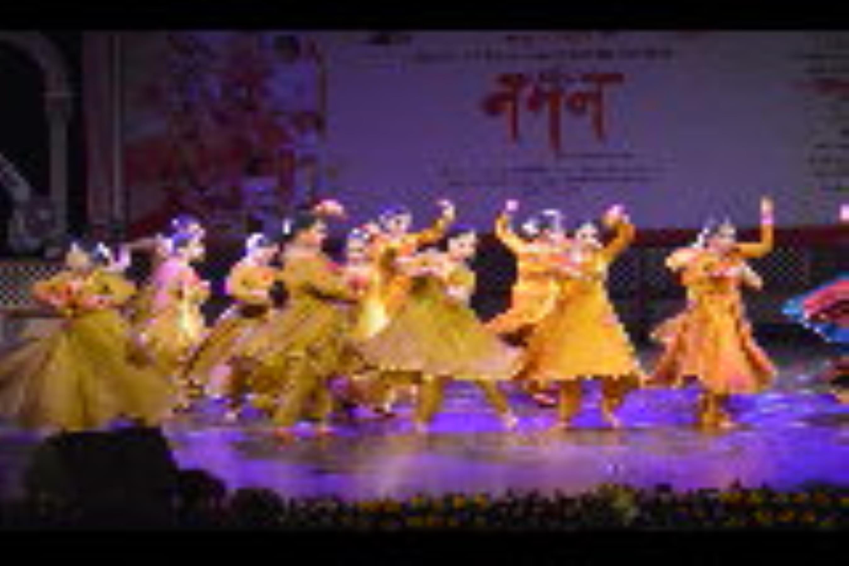 लखनऊ, बनारस और जयपुर घराने के कलाकारों ने प्रस्तुतियों से दर्शकों का दिल जीत लिया। लखनऊ, बनारस और जयपुर घराने के कलाकारों ने प्रस्तुतियों से दर्शकों का दिल जीत लिया।