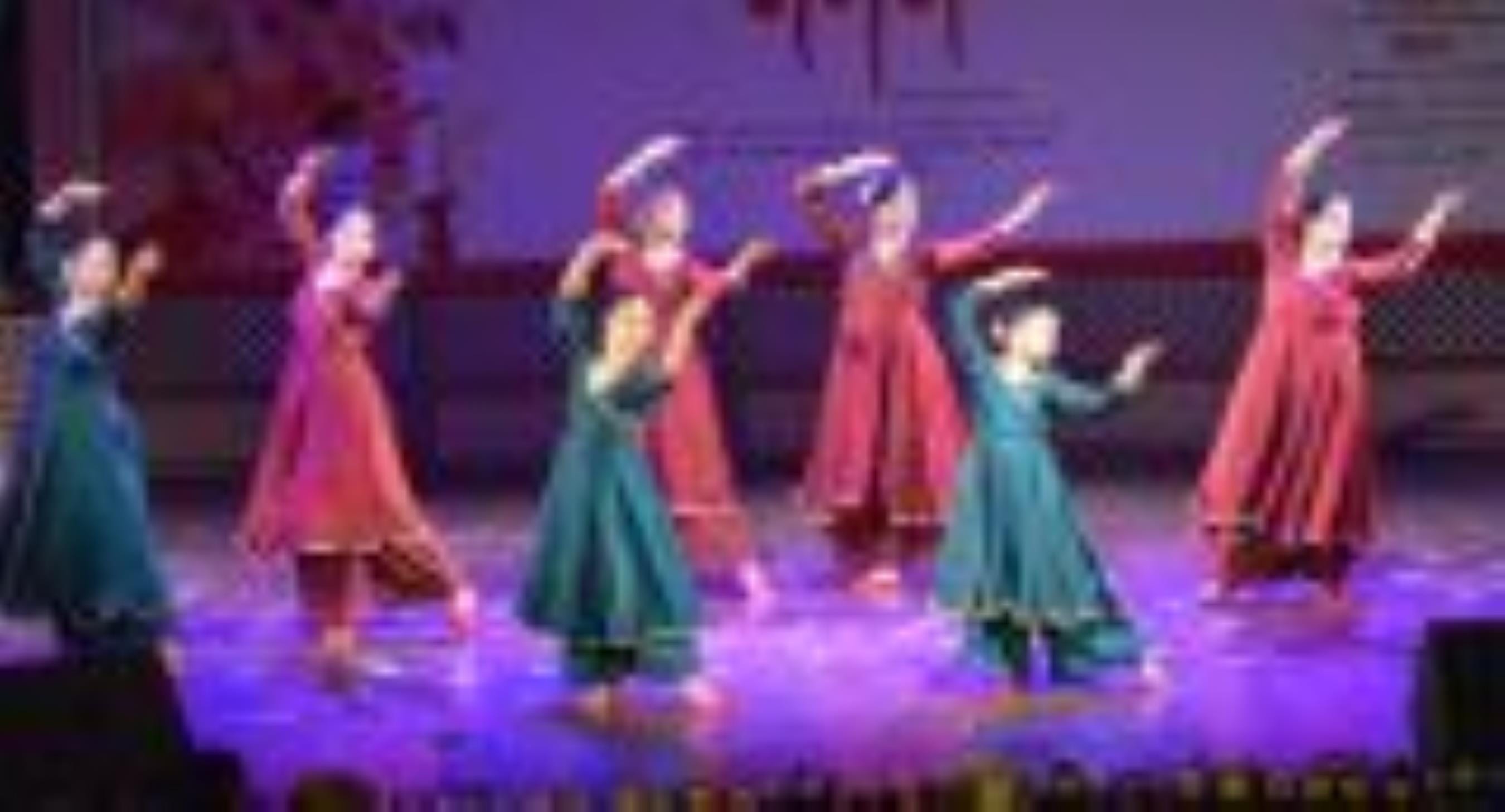 लखनऊ, बनारस और जयपुर घराने के कलाकारों ने प्रस्तुतियों से दर्शकों का दिल जीत लिया। लखनऊ, बनारस और जयपुर घराने के कलाकारों ने प्रस्तुतियों से दर्शकों का दिल जीत लिया।