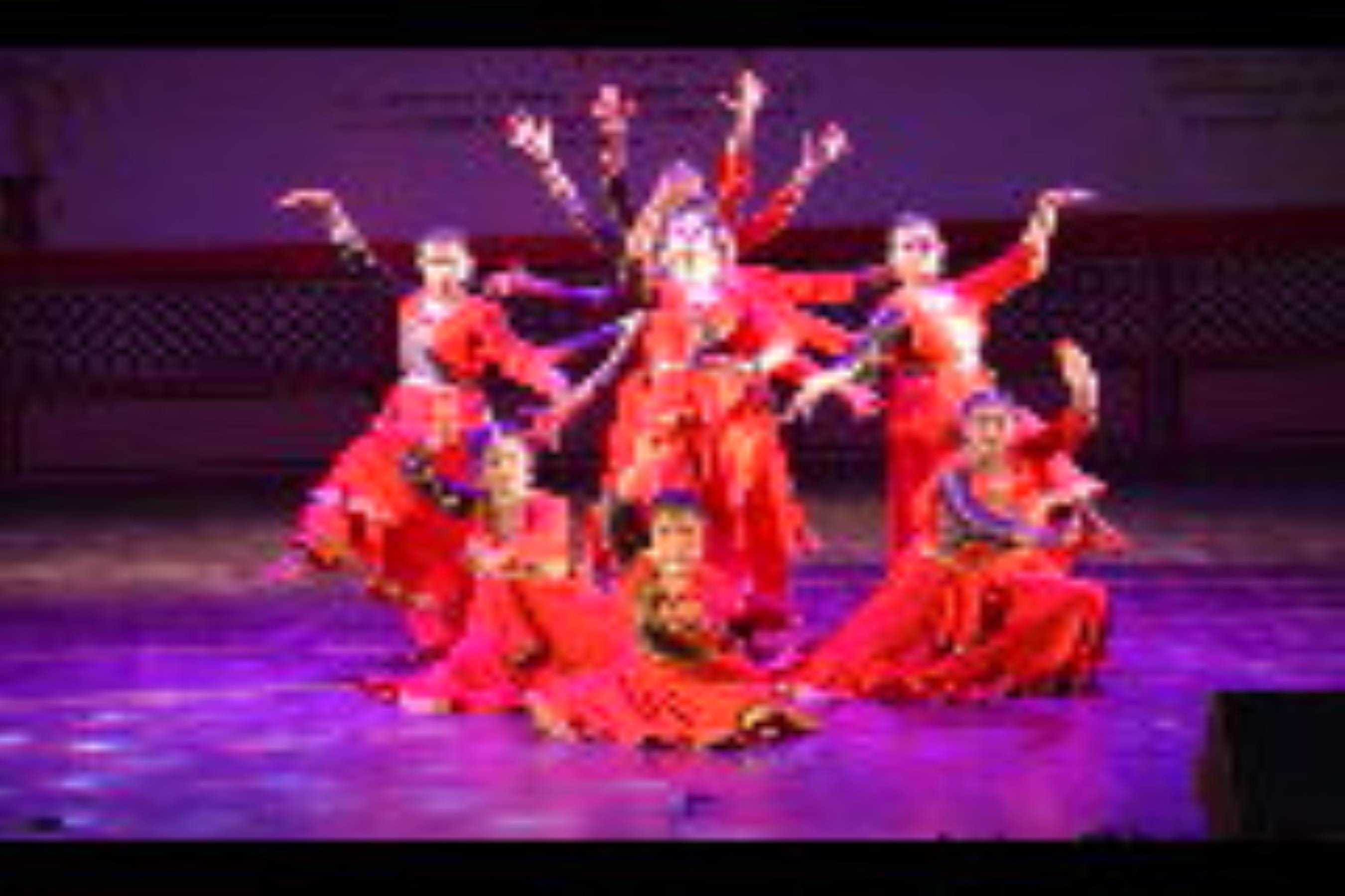 लखनऊ, बनारस और जयपुर घराने के कलाकारों ने प्रस्तुतियों से दर्शकों का दिल जीत लिया। लखनऊ, बनारस और जयपुर घराने के कलाकारों ने प्रस्तुतियों से दर्शकों का दिल जीत लिया।
