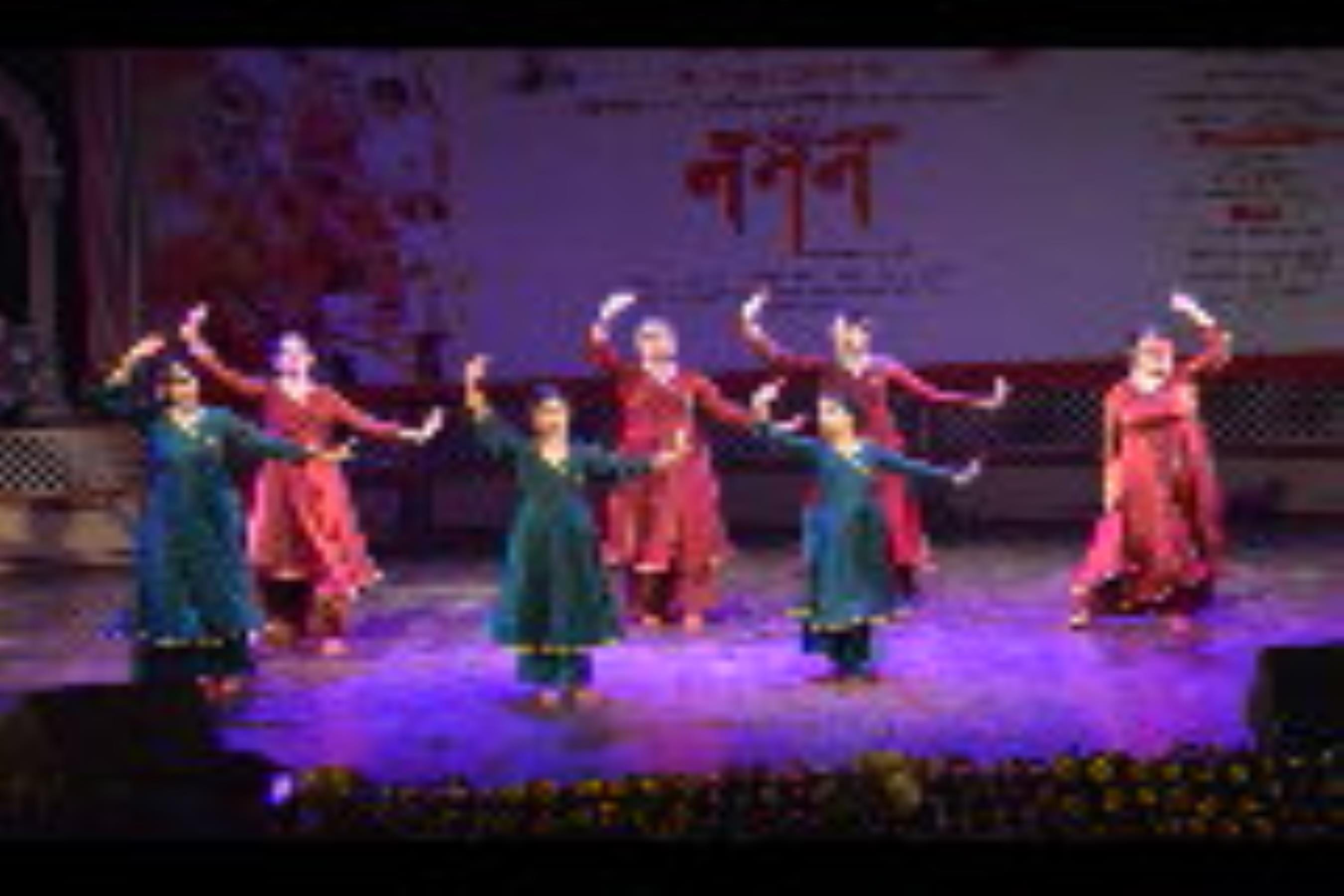 लखनऊ, बनारस और जयपुर घराने के कलाकारों ने प्रस्तुतियों से दर्शकों का दिल जीत लिया। लखनऊ, बनारस और जयपुर घराने के कलाकारों ने प्रस्तुतियों से दर्शकों का दिल जीत लिया।
