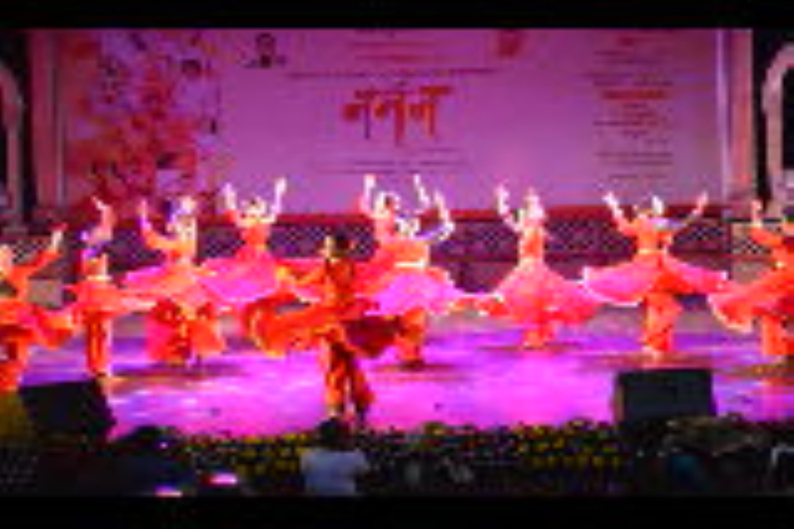 लखनऊ, बनारस और जयपुर घराने के कलाकारों ने प्रस्तुतियों से दर्शकों का दिल जीत लिया। लखनऊ, बनारस और जयपुर घराने के कलाकारों ने प्रस्तुतियों से दर्शकों का दिल जीत लिया।