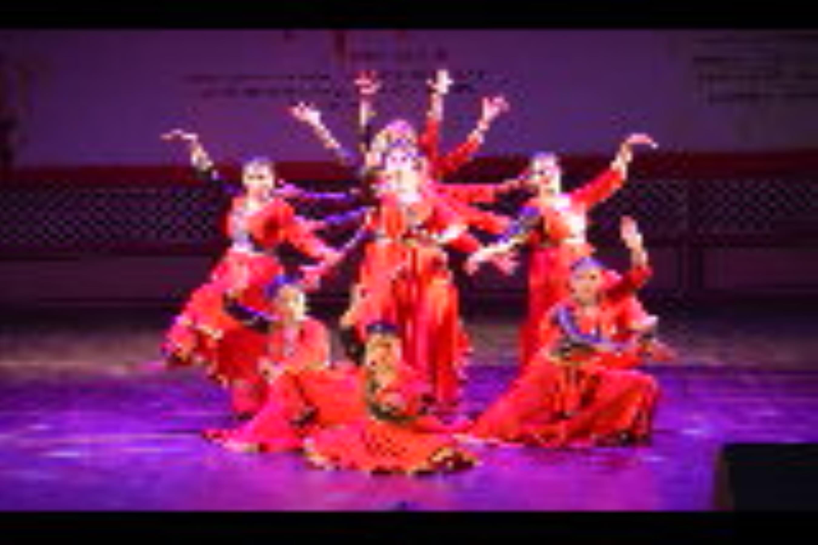 लखनऊ, बनारस और जयपुर घराने के कलाकारों ने प्रस्तुतियों से दर्शकों का दिल जीत लिया। लखनऊ, बनारस और जयपुर घराने के कलाकारों ने प्रस्तुतियों से दर्शकों का दिल जीत लिया।