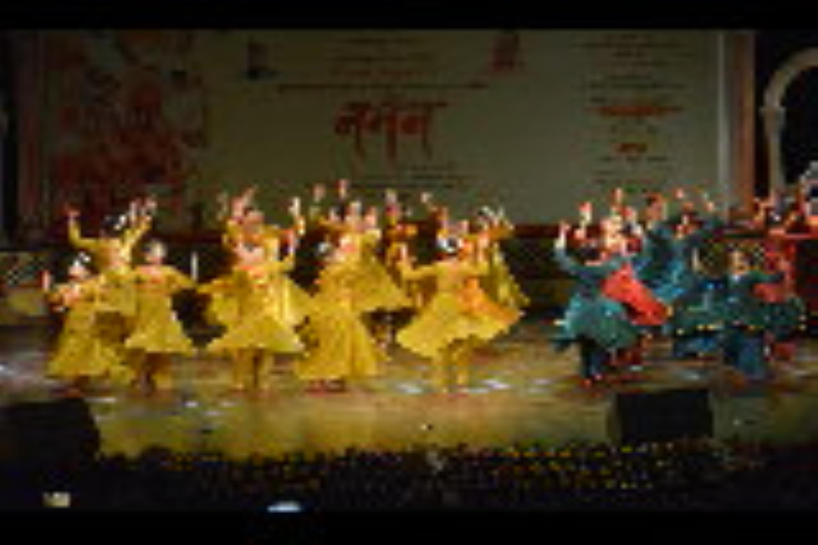 लखनऊ, बनारस और जयपुर घराने के कलाकारों ने प्रस्तुतियों से दर्शकों का दिल जीत लिया। लखनऊ, बनारस और जयपुर घराने के कलाकारों ने प्रस्तुतियों से दर्शकों का दिल जीत लिया।