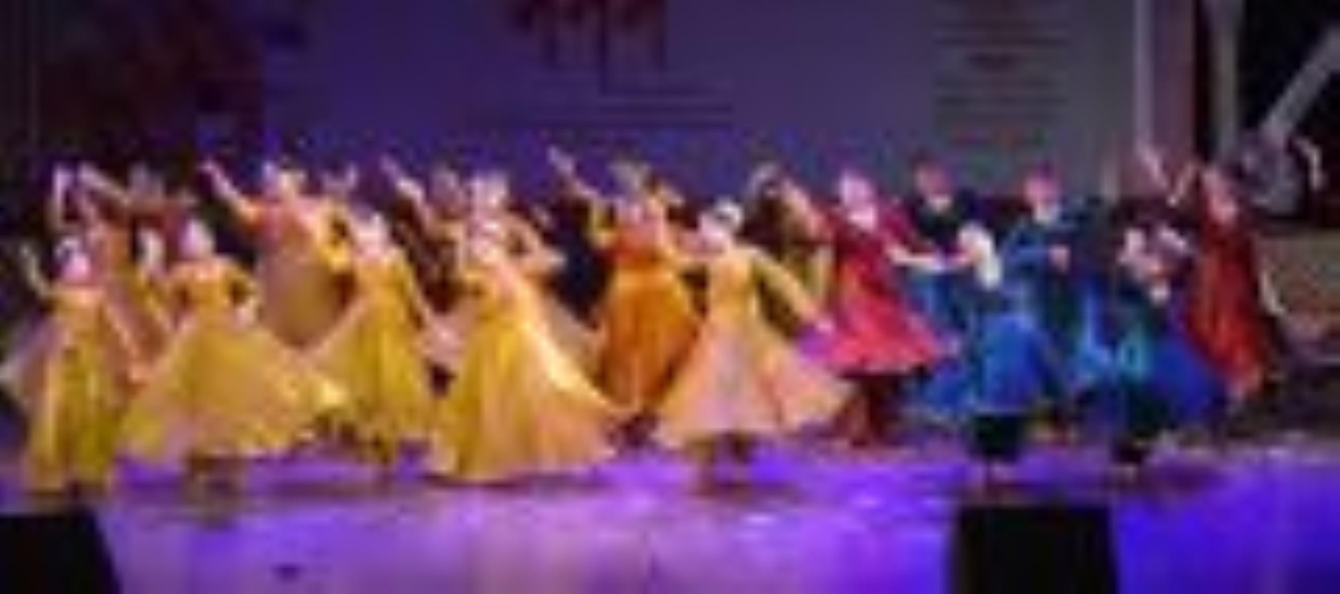 लखनऊ, बनारस और जयपुर घराने के कलाकारों ने प्रस्तुतियों से दर्शकों का दिल जीत लिया। लखनऊ, बनारस और जयपुर घराने के कलाकारों ने प्रस्तुतियों से दर्शकों का दिल जीत लिया।