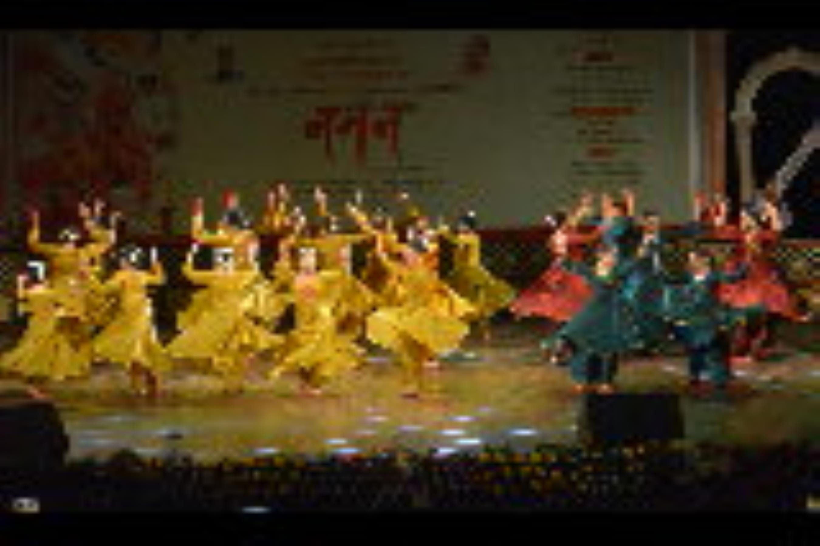 लखनऊ, बनारस और जयपुर घराने के कलाकारों ने प्रस्तुतियों से दर्शकों का दिल जीत लिया। लखनऊ, बनारस और जयपुर घराने के कलाकारों ने प्रस्तुतियों से दर्शकों का दिल जीत लिया।