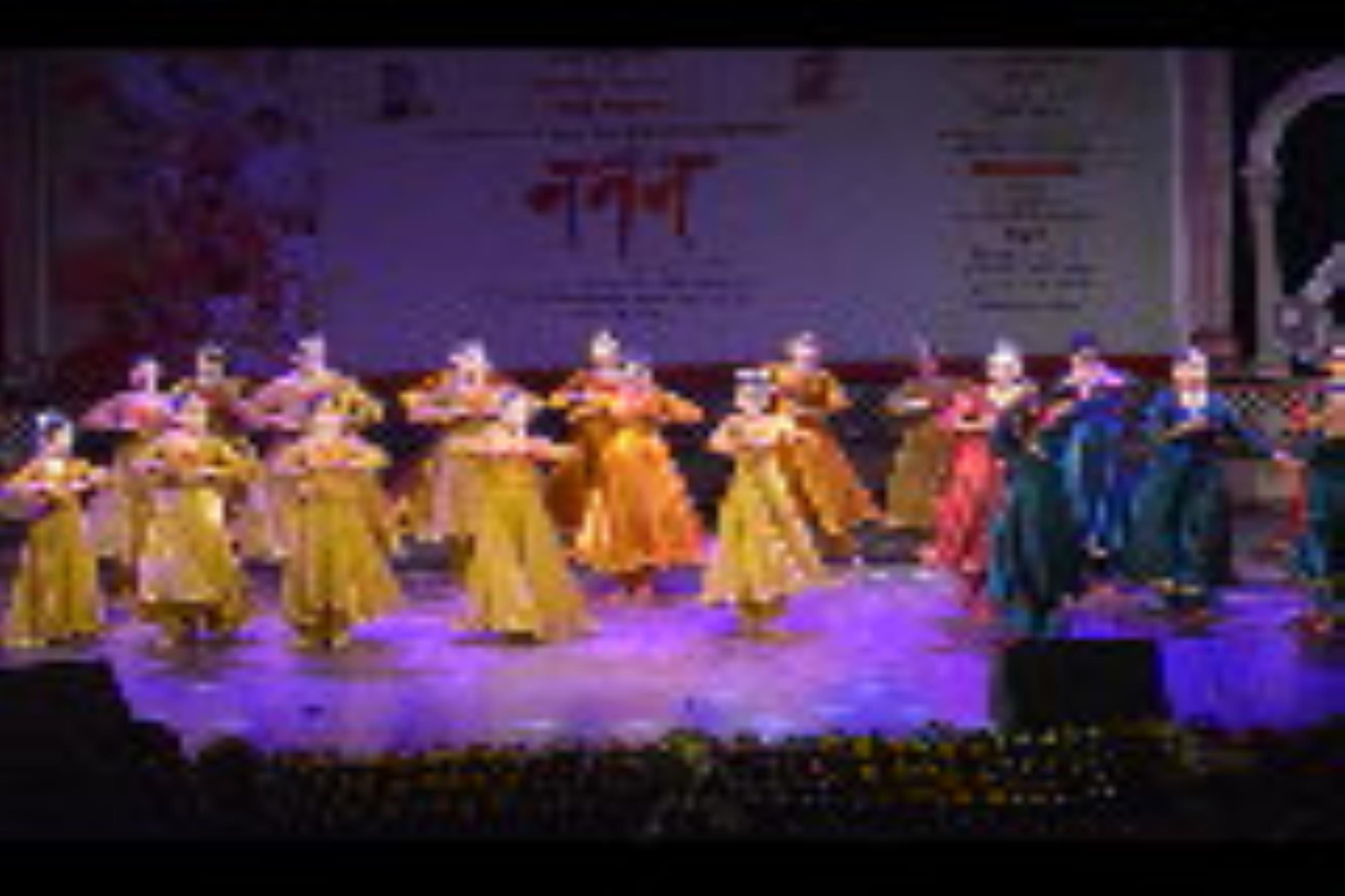 लखनऊ, बनारस और जयपुर घराने के कलाकारों ने प्रस्तुतियों से दर्शकों का दिल जीत लिया। लखनऊ, बनारस और जयपुर घराने के कलाकारों ने प्रस्तुतियों से दर्शकों का दिल जीत लिया।