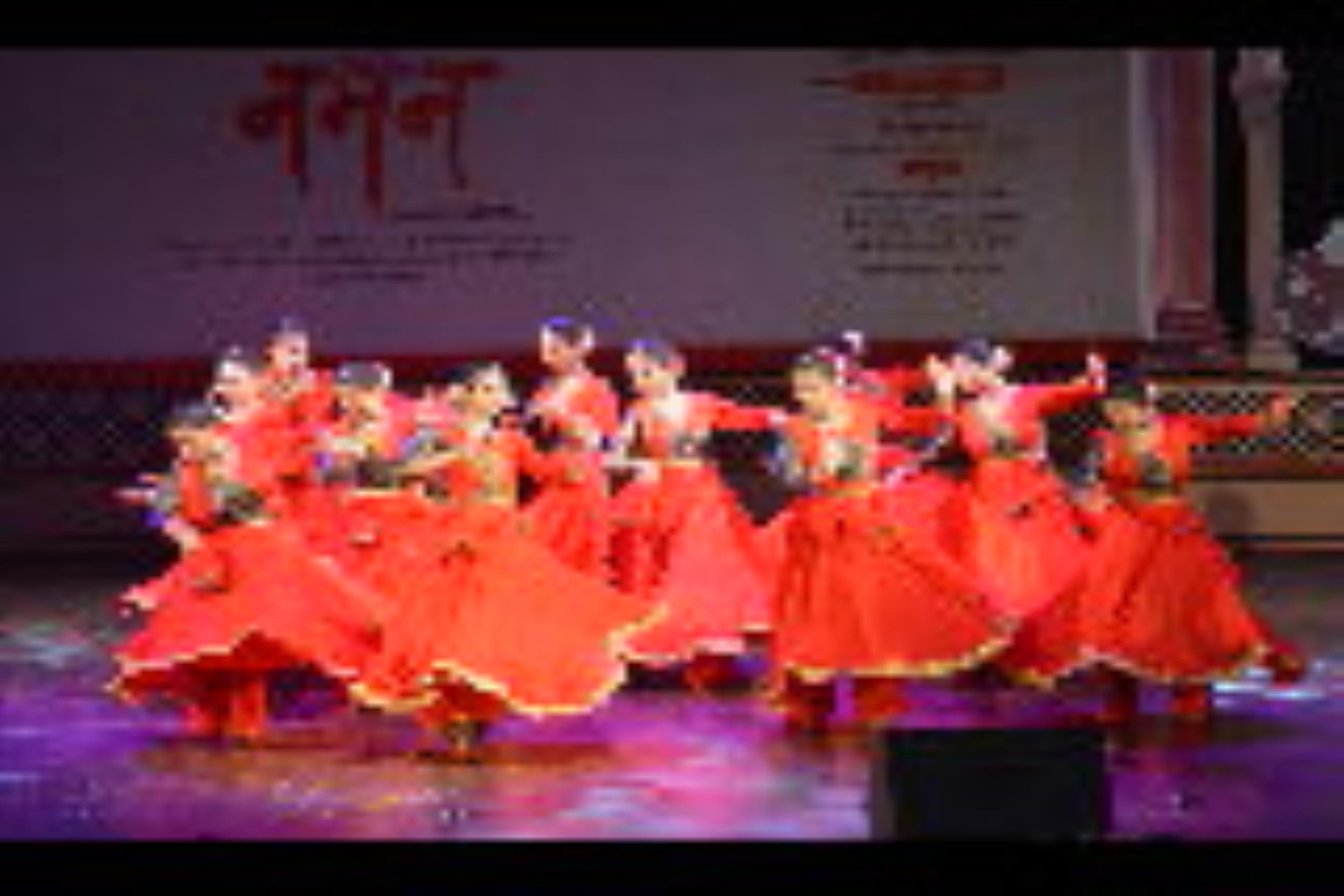 लखनऊ, बनारस और जयपुर घराने के कलाकारों ने प्रस्तुतियों से दर्शकों का दिल जीत लिया। लखनऊ, बनारस और जयपुर घराने के कलाकारों ने प्रस्तुतियों से दर्शकों का दिल जीत लिया।