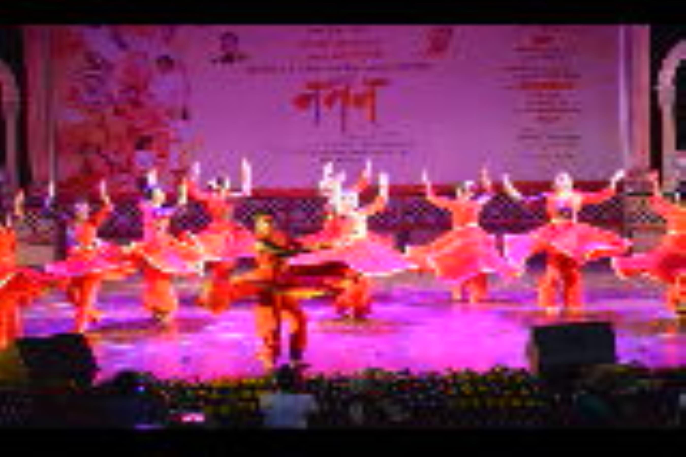 लखनऊ, बनारस और जयपुर घराने के कलाकारों ने प्रस्तुतियों से दर्शकों का दिल जीत लिया। लखनऊ, बनारस और जयपुर घराने के कलाकारों ने प्रस्तुतियों से दर्शकों का दिल जीत लिया।