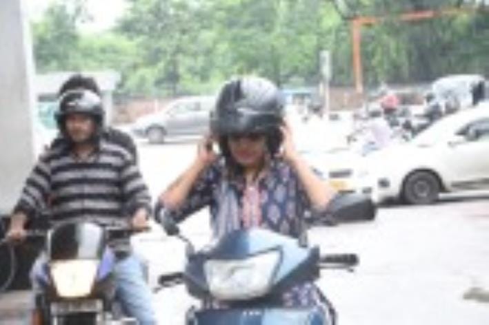 नो हेलमेट, नो फ्यूल  का चला अभियान।