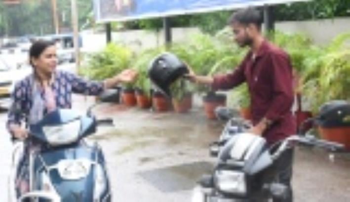नो हेलमेट, नो फ्यूल  का चला अभियान।