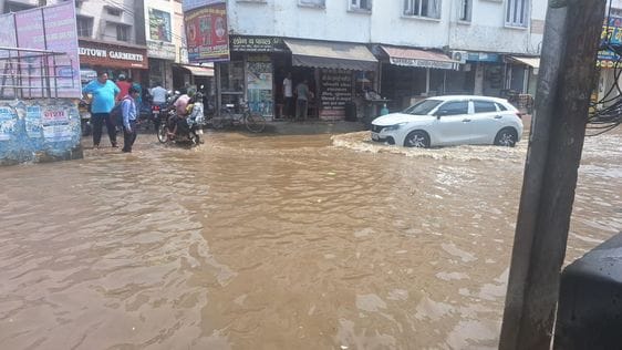 02जेएनडी30: ढाकल गांव के स्टेडियम में भरा पानी। संवाद 02जेएनडी30: ढाकल गांव के स्टेडियम में भरा पानी। संवाद