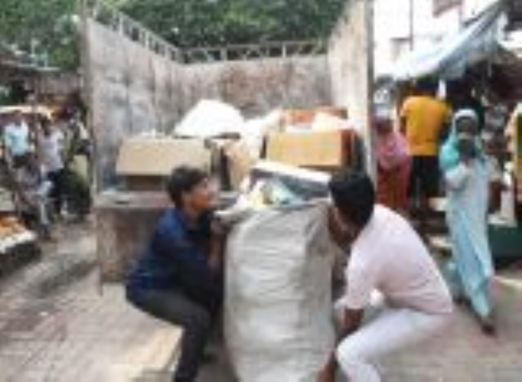 बेहटा व सेमरा में जांच करती पुलिस। बेहटा व सेमरा में जांच करती पुलिस।
