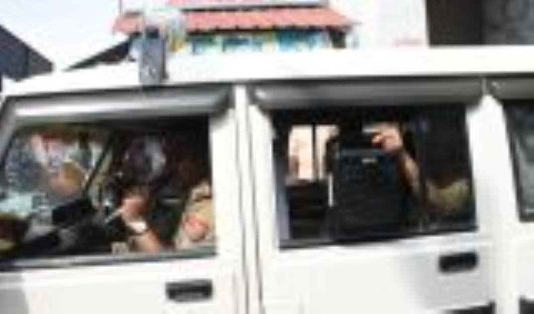 बेहटा व सेमरा में जांच करती पुलिस। बेहटा व सेमरा में जांच करती पुलिस।