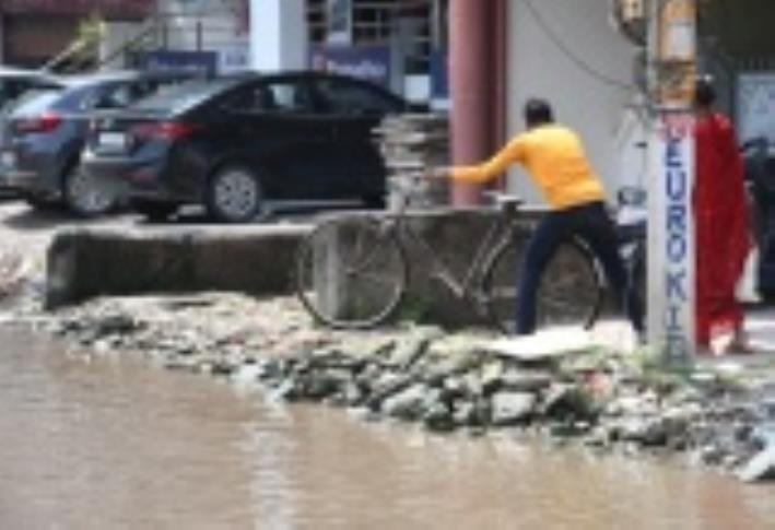 बारिश के चलते शहर के विभिन्न इलाकों में हुआ जलभराव। 