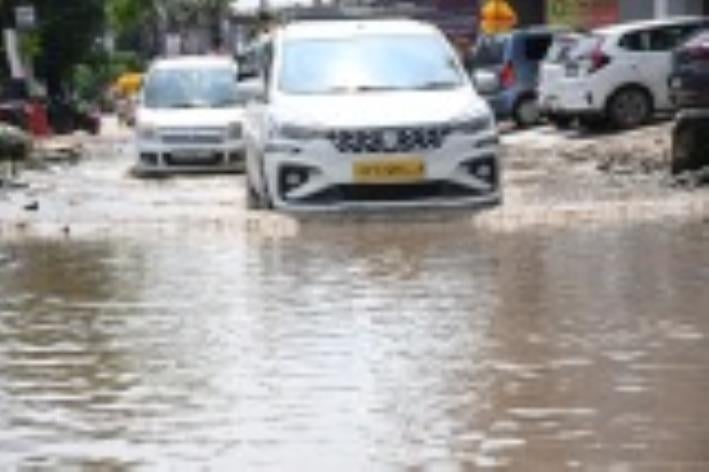 बारिश के चलते शहर के विभिन्न इलाकों में हुआ जलभराव। 
