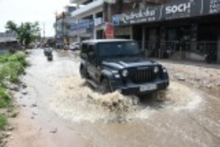 बारिश के चलते शहर के विभिन्न इलाकों में हुआ जलभराव। 