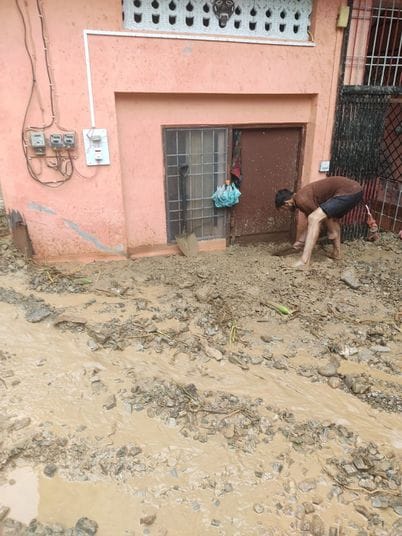 चंबा में भूस्खलन के चलते बंद पड़ा चंबा-घूम मार्ग।संवाद