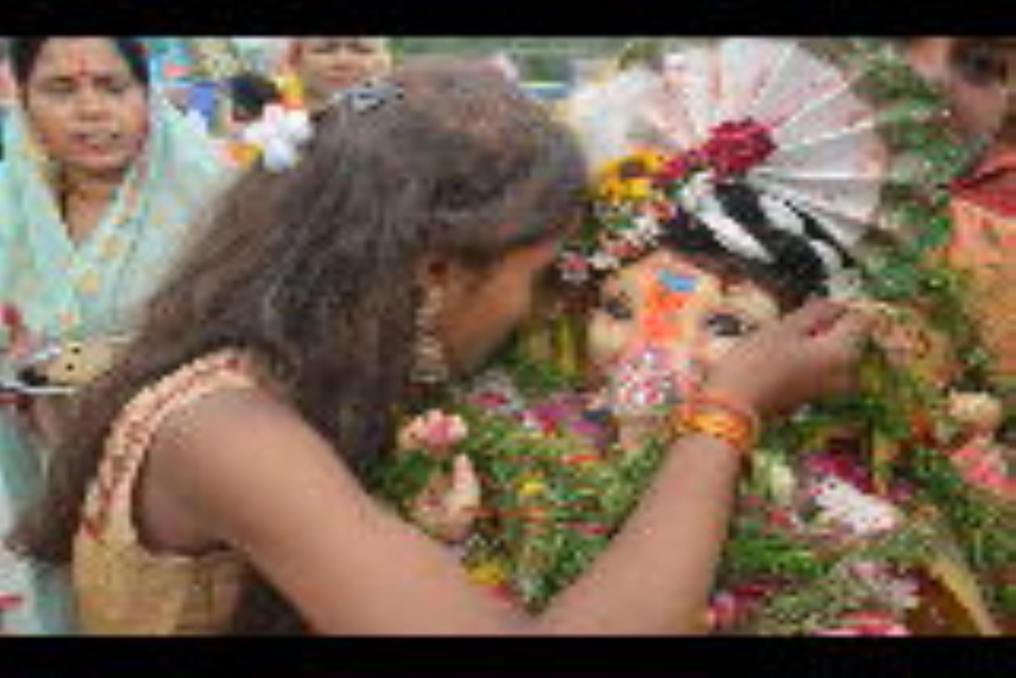 कुड़ियाघाट, झूलेलाल घाट और खाटू श्याम घाट पर भी बड़ी संख्या में लोग अपने घरों में स्थापित गणपति कुड़ियाघाट, झूलेलाल घाट और खाटू श्याम घाट पर भी बड़ी संख्या में लोग अपने घरों में स्थापित गणपति