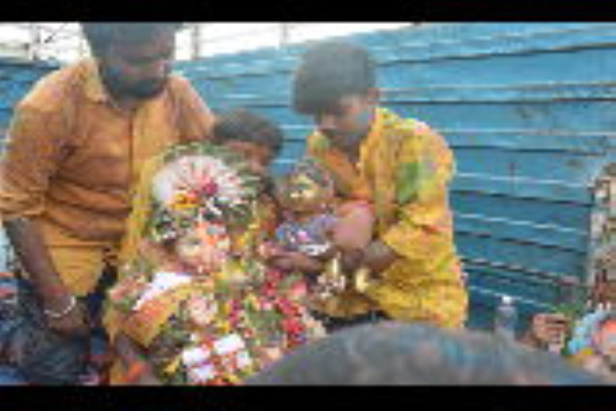 कुड़ियाघाट, झूलेलाल घाट और खाटू श्याम घाट पर भी बड़ी संख्या में लोग अपने घरों में स्थापित गणपति कुड़ियाघाट, झूलेलाल घाट और खाटू श्याम घाट पर भी बड़ी संख्या में लोग अपने घरों में स्थापित गणपति