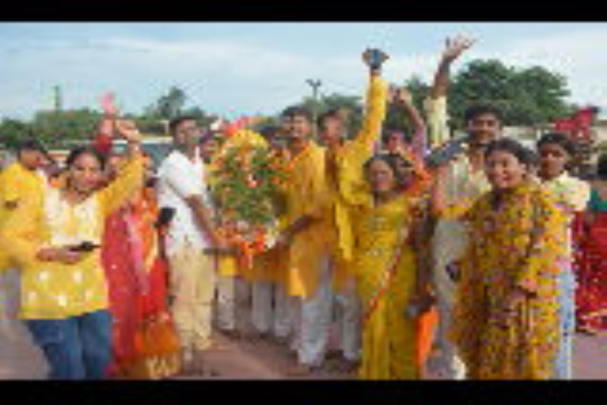 कुड़ियाघाट, झूलेलाल घाट और खाटू श्याम घाट पर भी बड़ी संख्या में लोग अपने घरों में स्थापित गणपति कुड़ियाघाट, झूलेलाल घाट और खाटू श्याम घाट पर भी बड़ी संख्या में लोग अपने घरों में स्थापित गणपति
