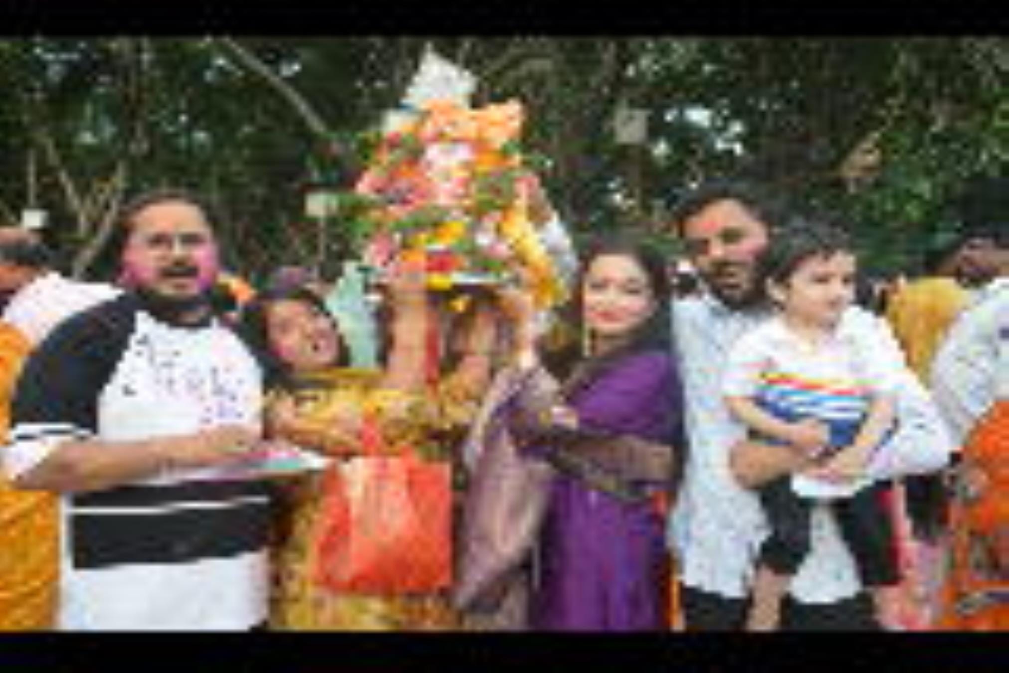 कुड़ियाघाट, झूलेलाल घाट और खाटू श्याम घाट पर भी बड़ी संख्या में लोग अपने घरों में स्थापित गणपति कुड़ियाघाट, झूलेलाल घाट और खाटू श्याम घाट पर भी बड़ी संख्या में लोग अपने घरों में स्थापित गणपति