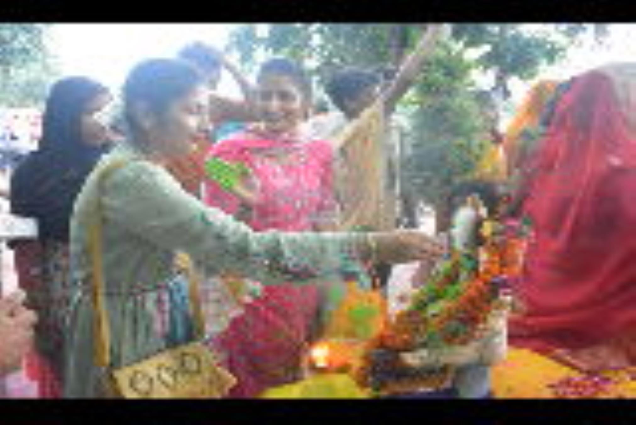 कुड़ियाघाट, झूलेलाल घाट और खाटू श्याम घाट पर भी बड़ी संख्या में लोग अपने घरों में स्थापित गणपति कुड़ियाघाट, झूलेलाल घाट और खाटू श्याम घाट पर भी बड़ी संख्या में लोग अपने घरों में स्थापित गणपति