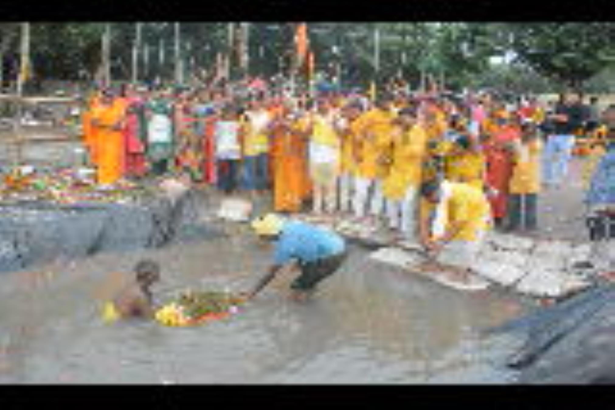 कुड़ियाघाट, झूलेलाल घाट और खाटू श्याम घाट पर भी बड़ी संख्या में लोग अपने घरों में स्थापित गणपति कुड़ियाघाट, झूलेलाल घाट और खाटू श्याम घाट पर भी बड़ी संख्या में लोग अपने घरों में स्थापित गणपति