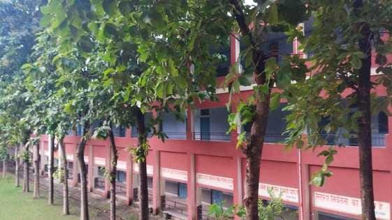 मुमुक्षु शिक्षा संकुल में मुख्य अधिष्ठाता स्वामी चिन्मयानंद सरस्वती का स्वागत करते प्राचार्य मुमुक्षु शिक्षा संकुल में मुख्य अधिष्ठाता स्वामी चिन्मयानंद सरस्वती का स्वागत करते प्राचार्य