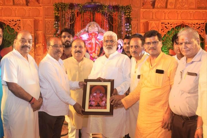  श्री गणेश प्राकट्य कमेटी की ओर से झूलेलाल वाटिका के निकट चल रहे गणेशोत्सव के सातवें दिन मंगलवा