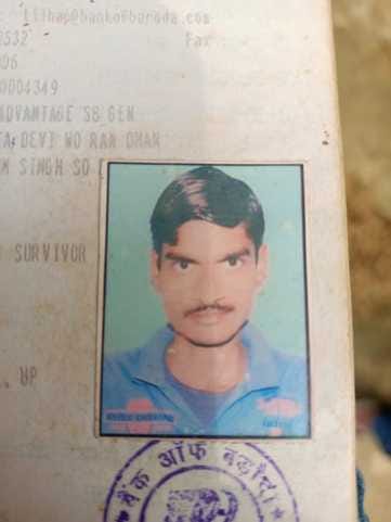 तिल्हापुर गांव में राम सिंह पटेल की मौत के बाद गमगीन बैठा परिवार। संवाद तिल्हापुर गांव में राम सिंह पटेल की मौत के बाद गमगीन बैठा परिवार। संवाद
