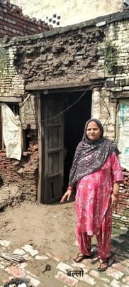 126... इंद्री गांव कलसौरा में बल्ली के सहारे रोकी गई छत्त की कंडियां। संवाद 126... इंद्री गांव कलसौरा में बल्ली के सहारे रोकी गई छत्त की कंडियां। संवाद
