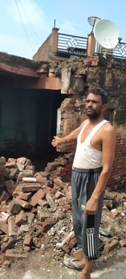 126... इंद्री गांव कलसौरा में बल्ली के सहारे रोकी गई छत्त की कंडियां। संवाद 126... इंद्री गांव कलसौरा में बल्ली के सहारे रोकी गई छत्त की कंडियां। संवाद