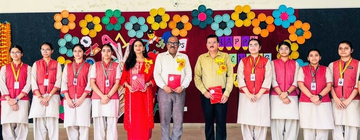 आर्य कन्या इंटर कालेज में शिक्षक दिवस मनाते हुए। (मवाना)। आर्य कन्या इंटर कालेज में शिक्षक दिवस मनाते हुए। (मवाना)।