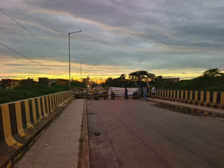 अंबाला कैंट से गुजर रही टांगरी नदी के उफान पर आने के बाद कॉलोनियों में घुसा पानी: ड्रोन स्त्रोत अंबाला कैंट से गुजर रही टांगरी नदी के उफान पर आने के बाद कॉलोनियों में घुसा पानी: ड्रोन स्त्रोत