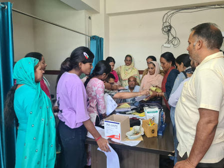 बीएमओ नादौन राजेश भारद्वाज  । स्वयं।