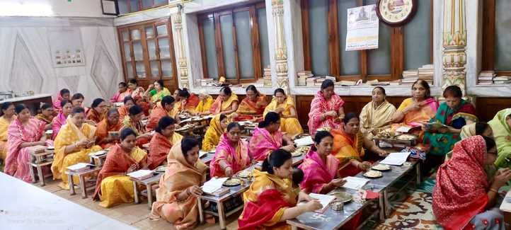 बुढ़ाना। गांव अटाली के जैन मंदिर में पूजा अर्चना करते श्रद्धालु। स्रोत श्रद्धालु बुढ़ाना। गांव अटाली के जैन मंदिर में पूजा अर्चना करते श्रद्धालु। स्रोत श्रद्धालु