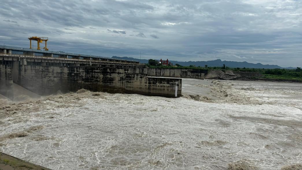 हथिनी कुंड बैराज पर यमुना नदी का जलस्तर। संवाद हथिनी कुंड बैराज पर यमुना नदी का जलस्तर। संवाद