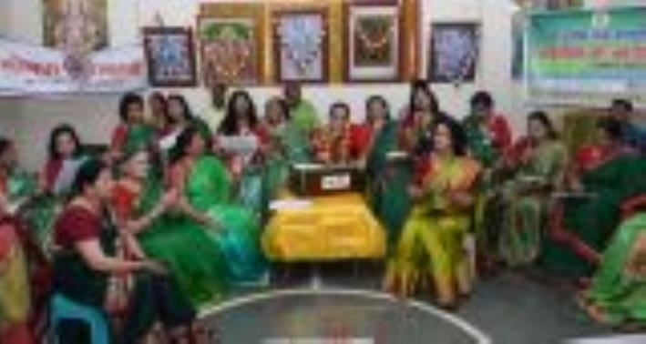 ईश्वर धाम मंदिर सेक्टर-8 इंदिरानगर में बुधवार को कार्यशाला में शामिल महिलाएं। ईश्वर धाम मंदिर सेक्टर-8 इंदिरानगर में बुधवार को कार्यशाला में शामिल महिलाएं।