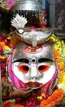 मदिरा का ऐसे लगता है भोग मदिरा का ऐसे लगता है भोग