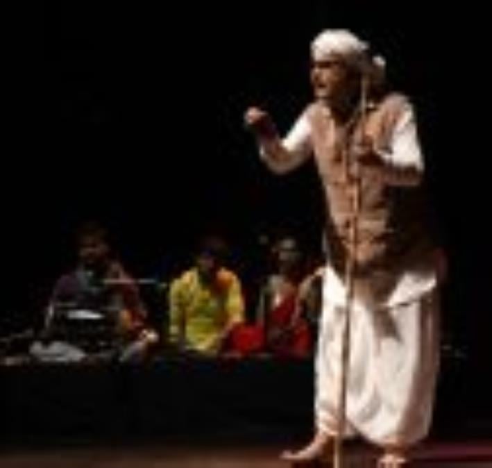संगीत नाटक अकादमी में नाटक कहत भिखारी का मंचन करते कलाकार। संगीत नाटक अकादमी में नाटक कहत भिखारी का मंचन करते कलाकार।